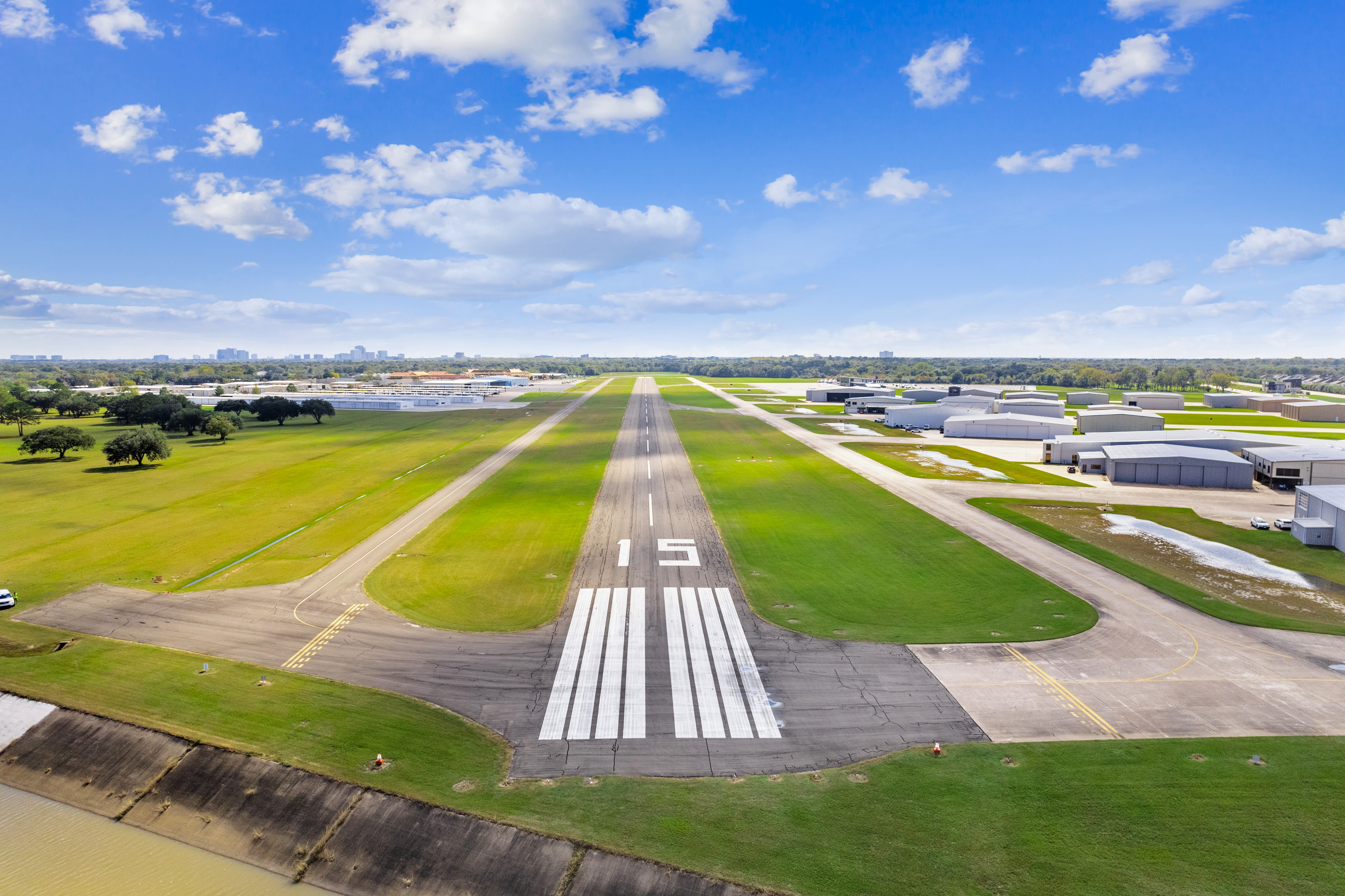 03_-_West_Houston_Airport_-_Runway_15.jpg