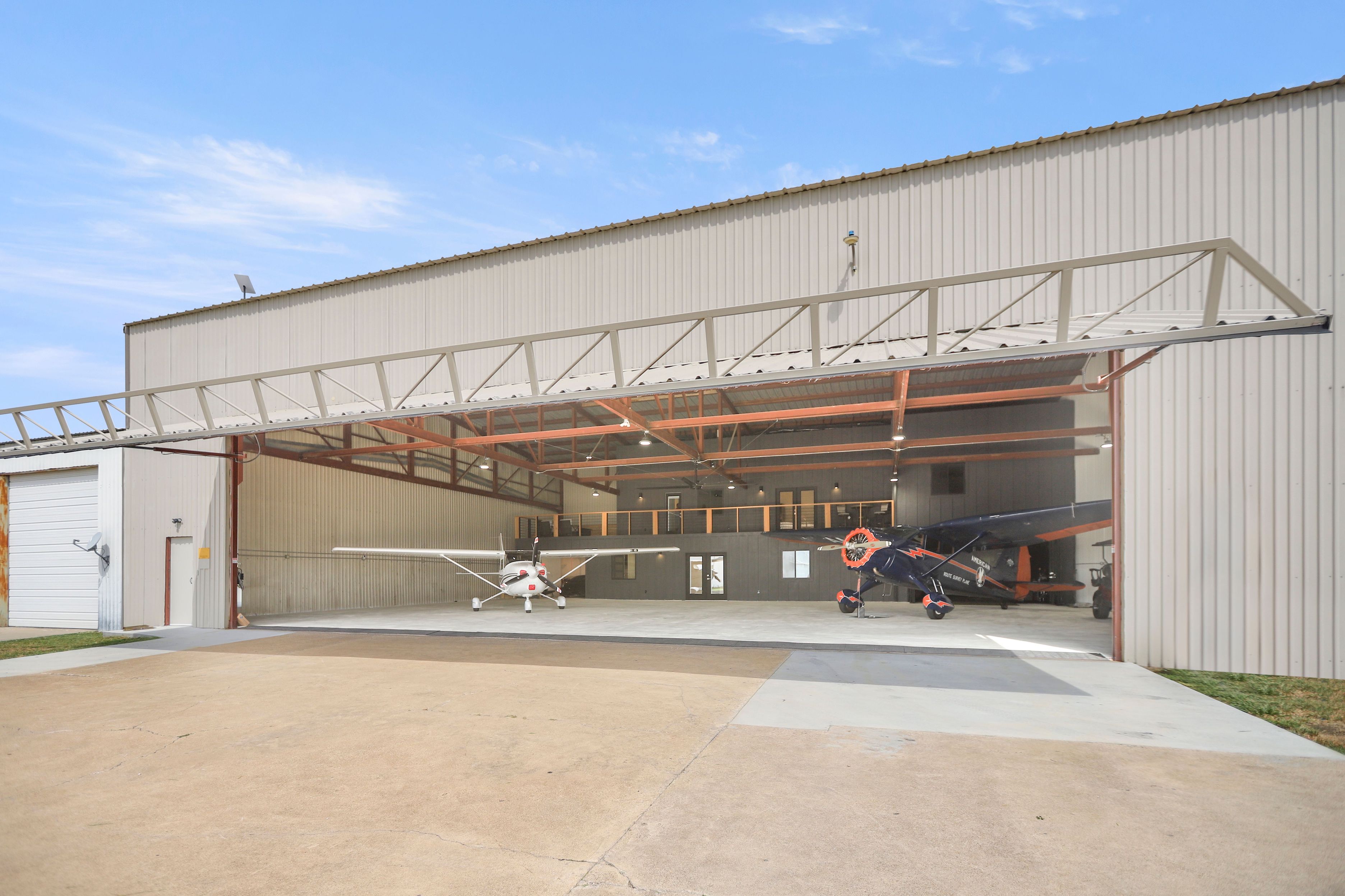 Hangar in T