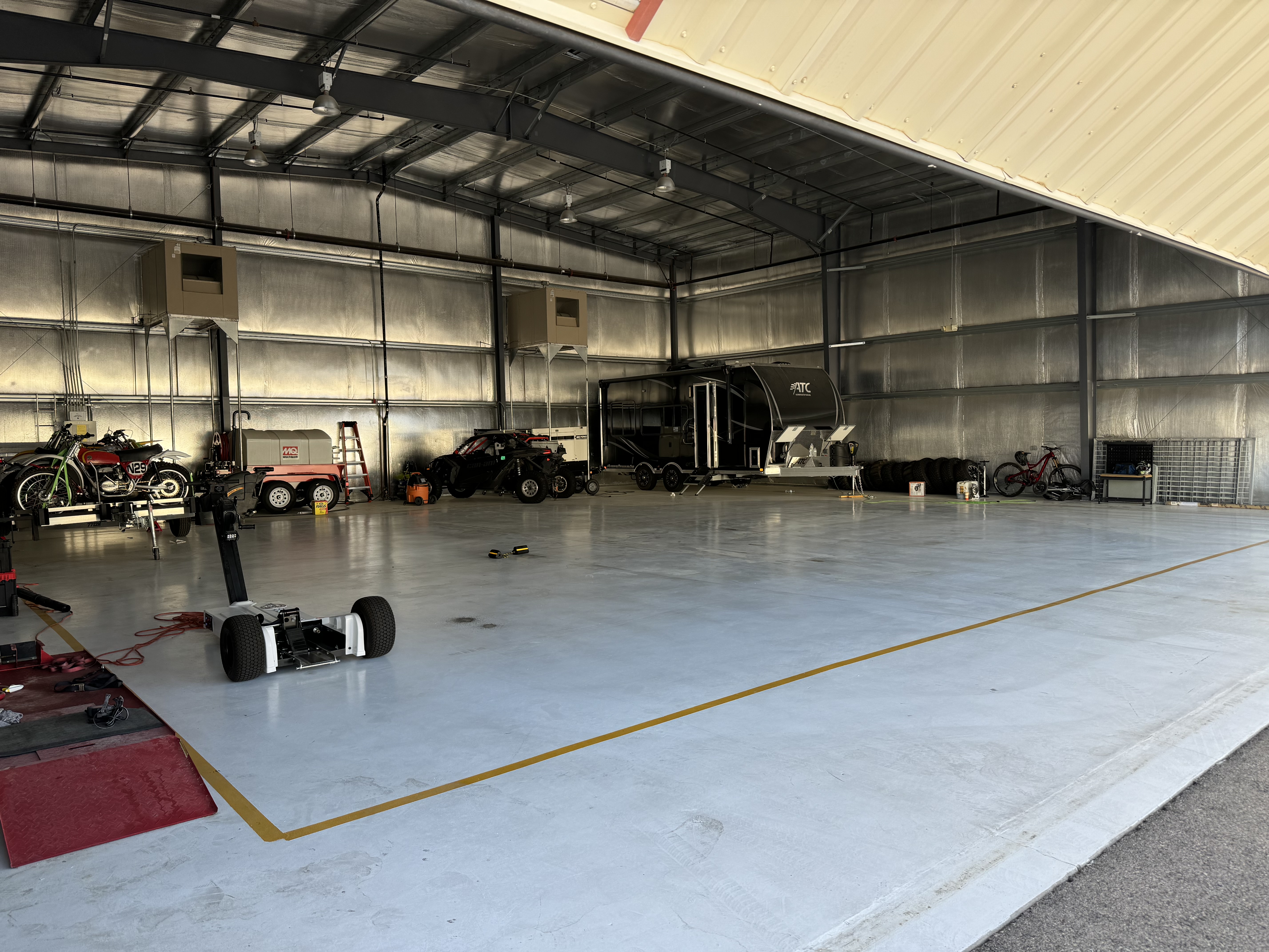 Hangar in N