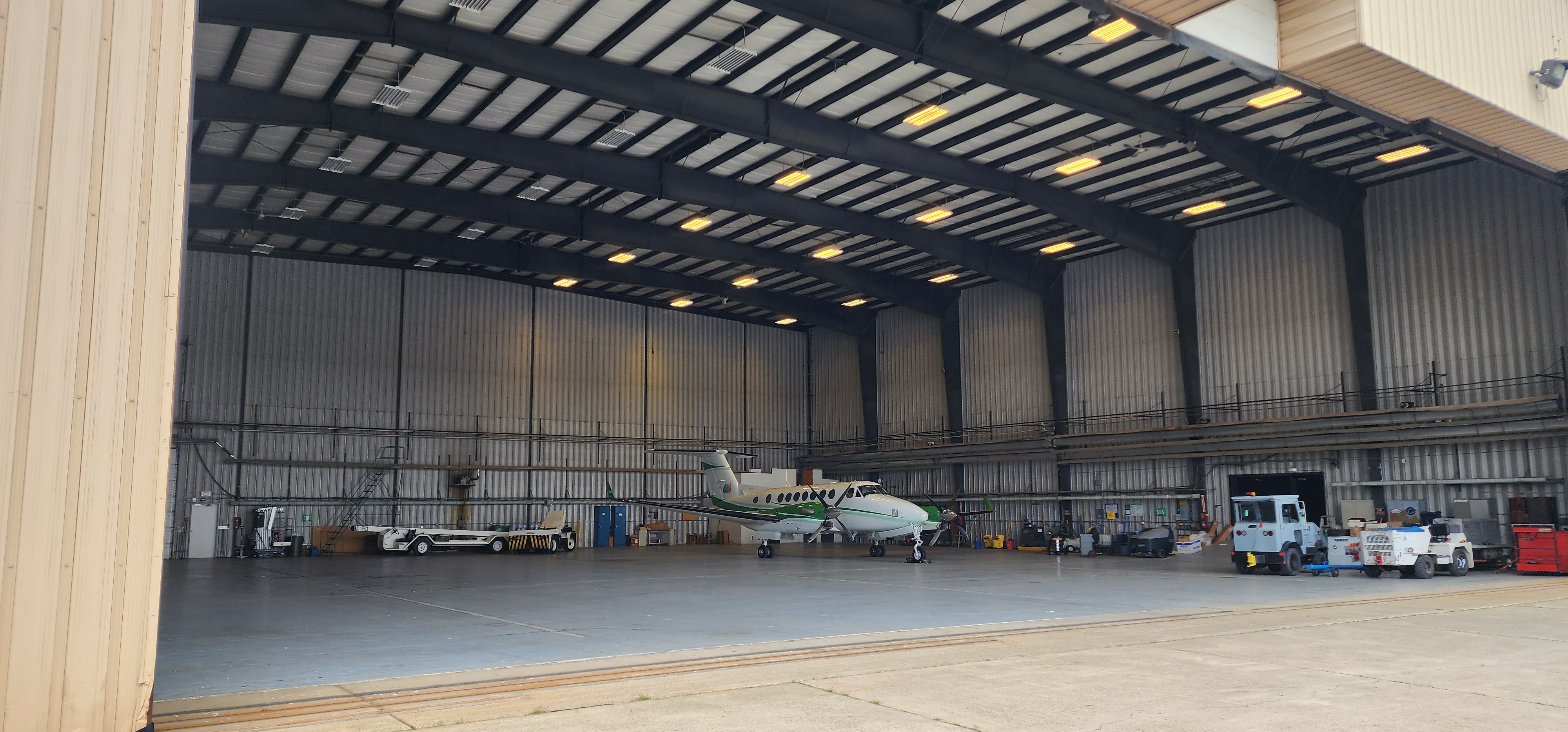 Hangar_3_door_front_inside.jpg