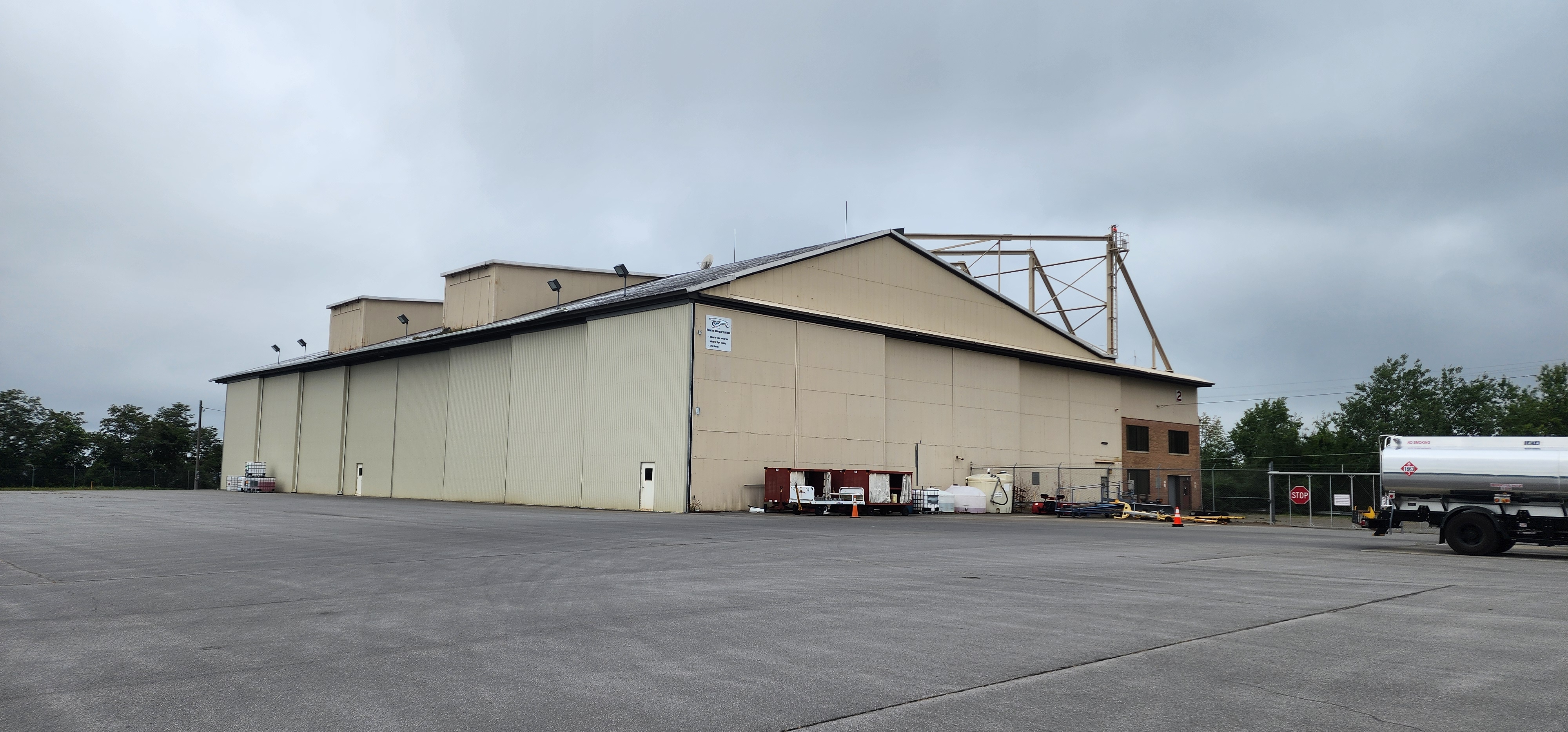 Hangar_2_airside_view.jpg