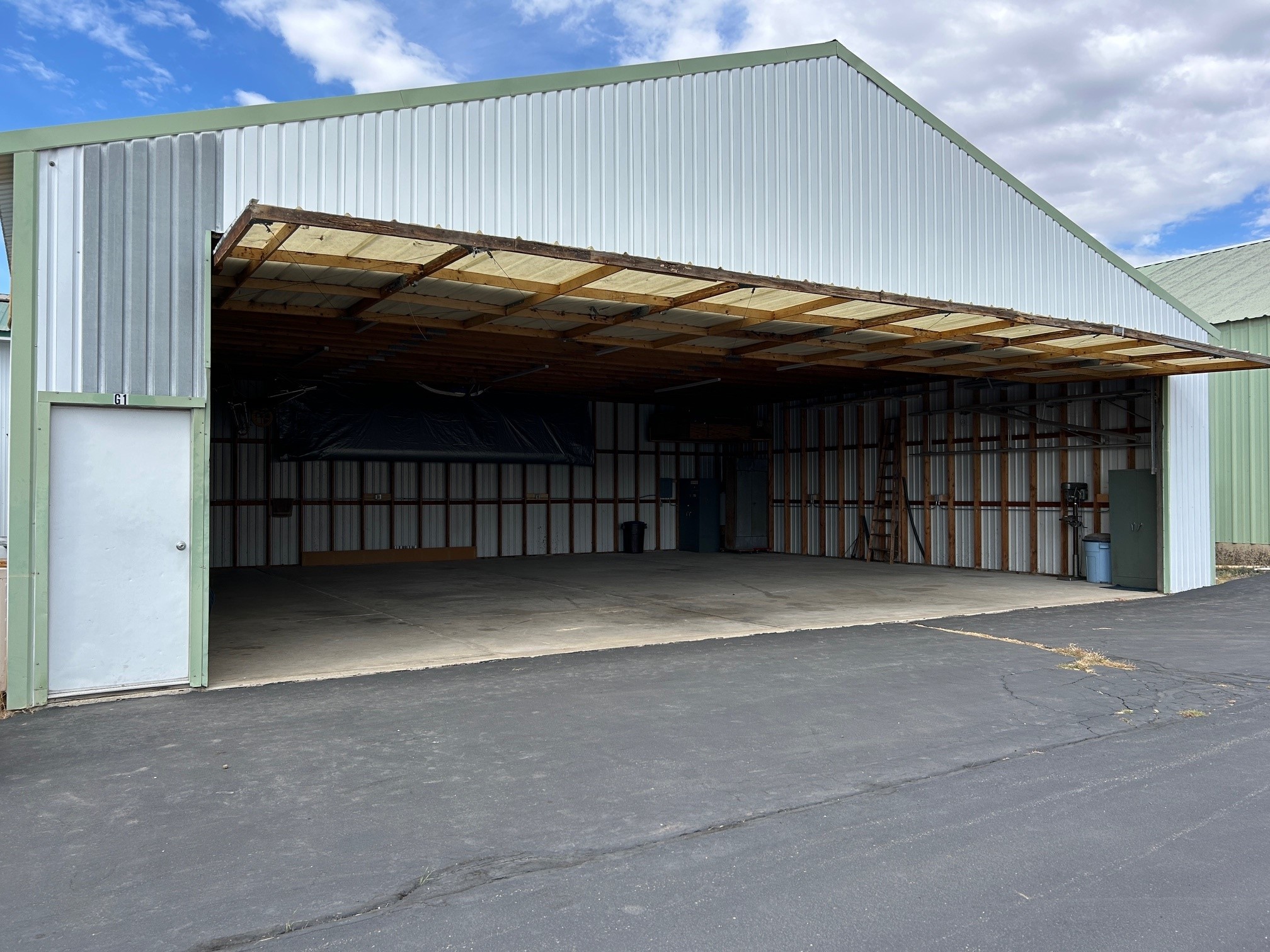 Hangar in U