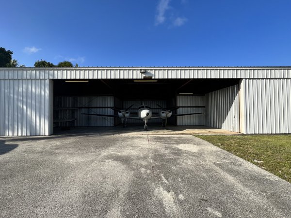 Hangar in p