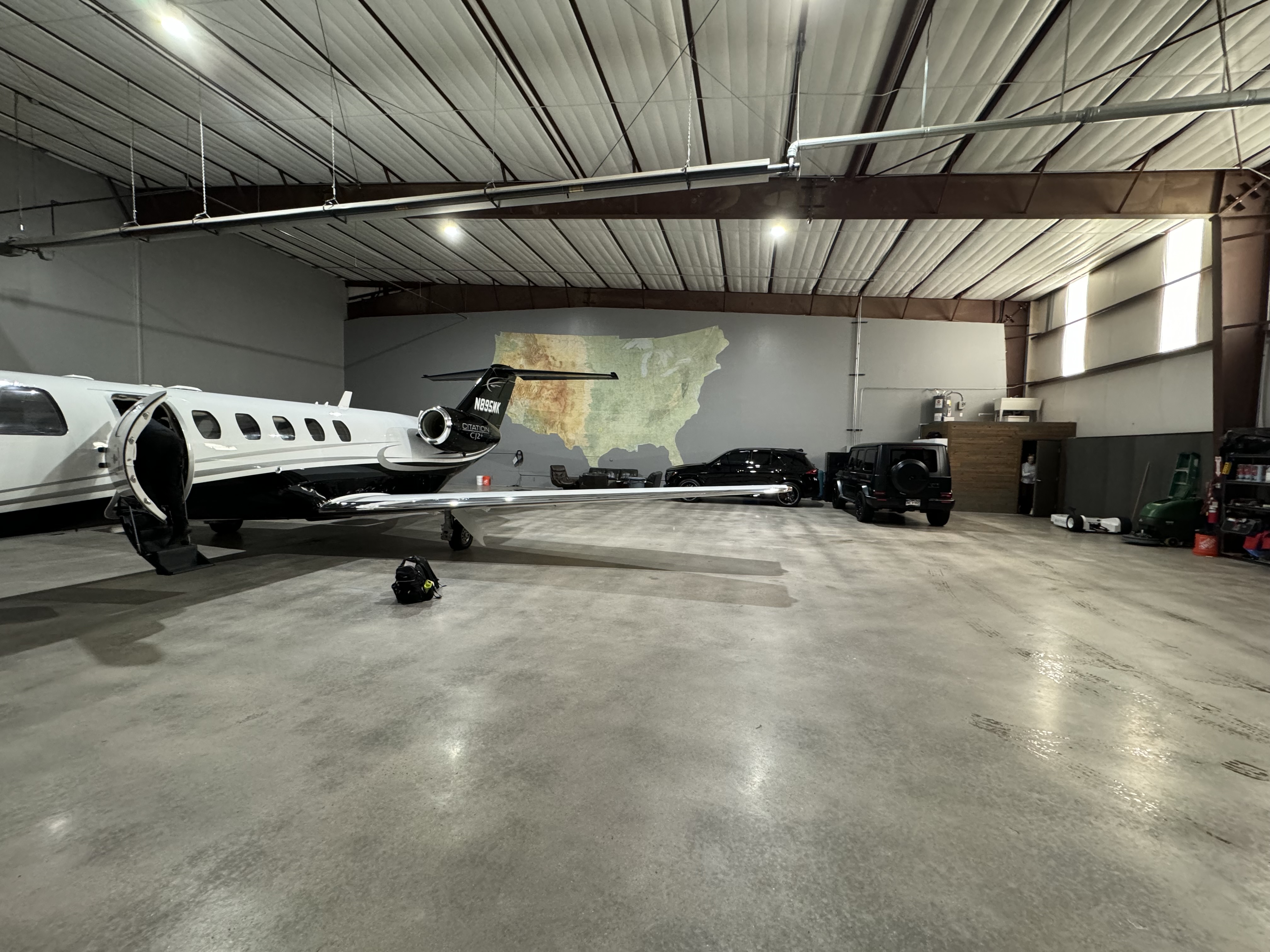 Hangar in e