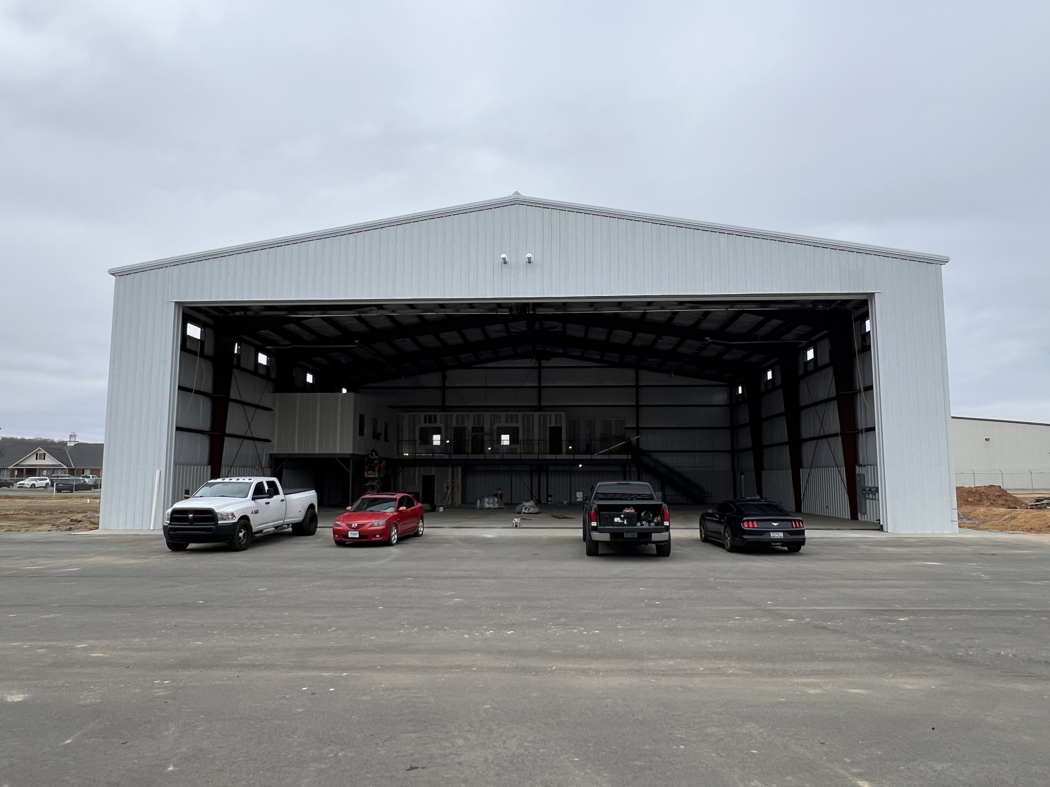 Hangar in N