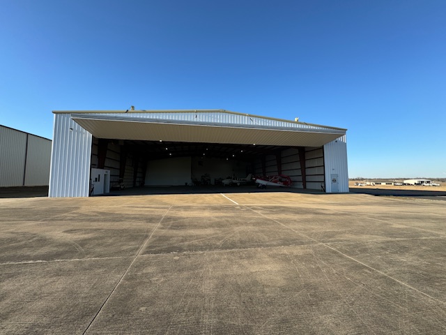 Hangar_10.jpg