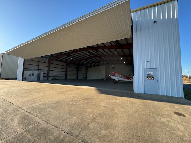 Hangar_11.jpg