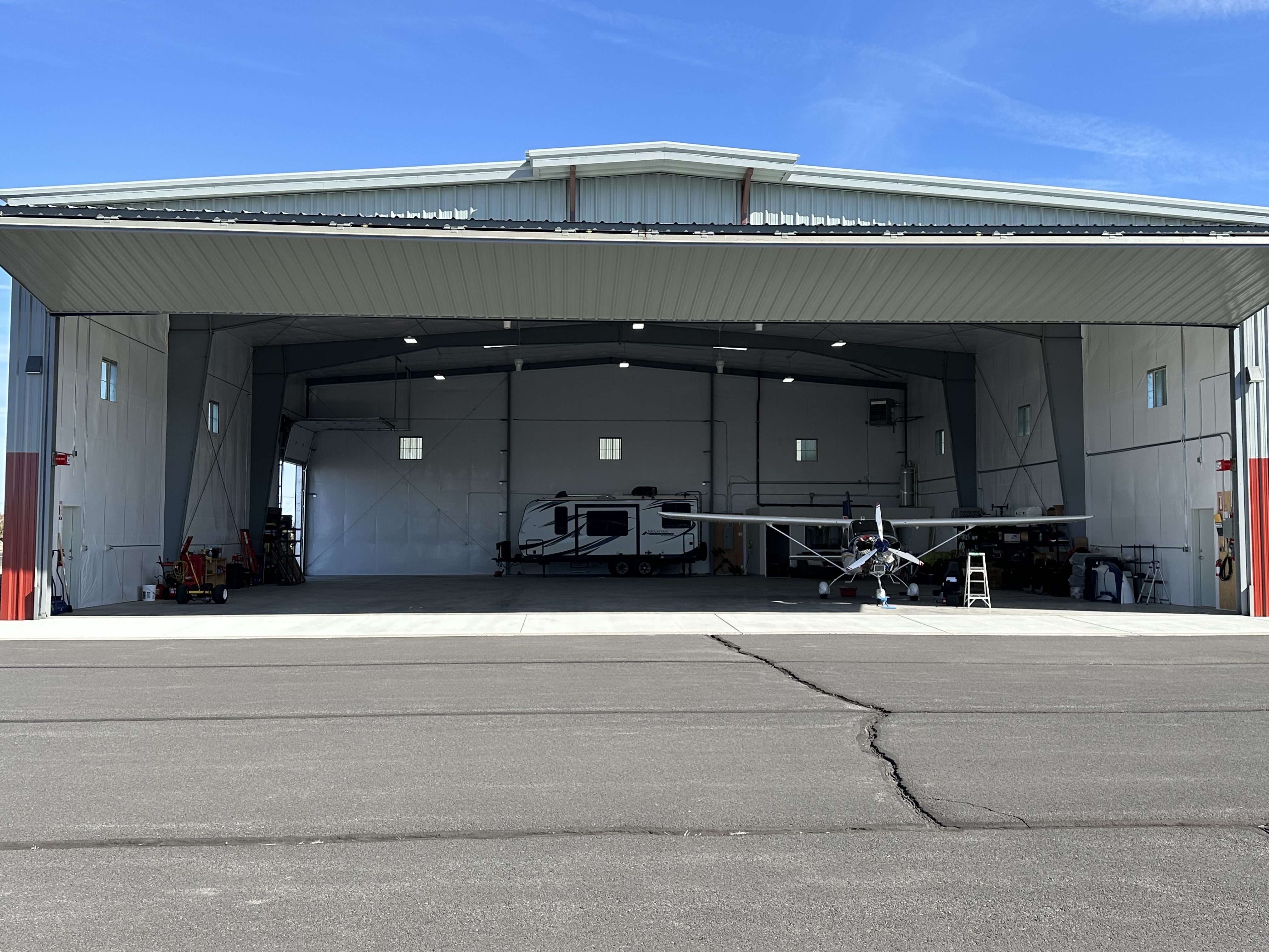 Hangar in b